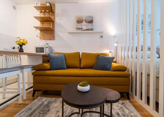Flexible Selfcheckins 77 - Zagreb - Garage - Loggia - New